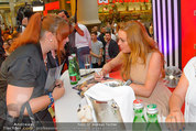 Lindsey Lohan PK und Autogrammstunde - PlusCity Linz - Sa 26.07.2014 - Lindsey LOHAN76