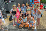 Beachvolleyball VIPs - Centrecourt Klagenfurt - So 03.08.2014 - Richard LUGNER, Spatzi Crazy Cathy SCHMITZ mit Fans27