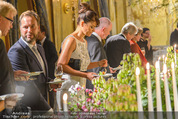 Re-Opening - Hotel Imperial - Di 16.09.2014 - Helena CHRISTENSEN beim Buffet171