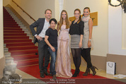 Miss World Einkleidung - LaHong Atelier - Mi 01.10.2014 - Nhut LA HONG, Julia FURDEA, Silvia SCHACHERMAYER, T. DUHOVICH1