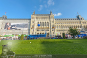 Game City - Rathaus - Fr 10.10.2014 - Eingangsbereich, Rathaus, Menschenschlange190