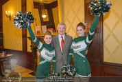 Rot Kreuz Ball PK - Park Hyatt - Mi 29.10.2014 - Thomas SCHFER-ELMAYER mit Cheerleaders1