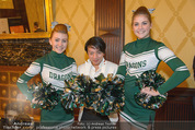 Rot Kreuz Ball PK - Park Hyatt - Mi 29.10.2014 - Nhut LA HONG mit Cheerleaders12