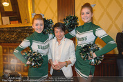 Rot Kreuz Ball PK - Park Hyatt - Mi 29.10.2014 - Nhut LA HONG mit Cheerleaders2