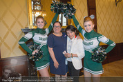 Rot Kreuz Ball PK - Park Hyatt - Mi 29.10.2014 - Nhut LA HONG, Maria HAPPEL mit Cheerleaders4