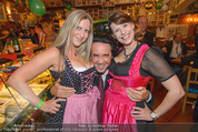 Tierquartier Charity - Schreiberhaus - Sa 08.11.2014 - Josef WINKLER mit Dirndln19