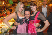 Tierquartier Charity - Schreiberhaus - Sa 08.11.2014 - Josef WINKLER mit Dirndln3