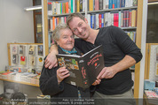 Bernie Rieder Buchpräsentation - Morawa - Do 27.11.2014 - Bernie RIEDER mit Oma Steffi (Stefanie) RIEDER13