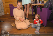 ZuKi Charity - Amterl - Do 04.12.2014 - Jenny ELVERS mit (fremdem) Kind Isabella117