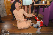 ZuKi Charity - Amterl - Do 04.12.2014 - Jenny ELVERS mit (fremdem) Kind Isabella119