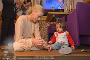 ZuKi Charity - Amterl - Do 04.12.2014 - Jenny ELVERS mit (fremdem) Kind Isabella124