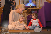 ZuKi Charity - Amterl - Do 04.12.2014 - Jenny ELVERS mit (fremdem) Kind Isabella125