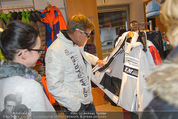 Snow Mobile Tag 2 - Saalbach - Sa 06.12.2014 - Dieter BOHLEN beim Shoppen102