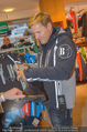 Snow Mobile Tag 2 - Saalbach - Sa 06.12.2014 - Dieter BOHLEN beim Shoppen106