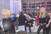 White Pearl Mountain Club - Saalbach (Snow Mobile) - Sa 06.12.2014 - Larissa MAROLT wird von Mutter Elke fotografiert175