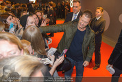 Kinopremiere ´Honig im Kopf´ - Cineplexx Donauplex - Mi 17.12.2014 - Til SCHWEIGER gibt Autogramme, Fans14