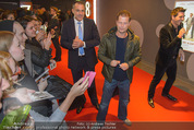 Kinopremiere ´Honig im Kopf´ - Cineplexx Donauplex - Mi 17.12.2014 - Til SCHWEIGER gibt Autogramme, Fans16