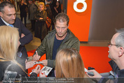 Kinopremiere ´Honig im Kopf´ - Cineplexx Donauplex - Mi 17.12.2014 - Til SCHWEIGER gibt Autogramme, Fans44