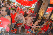 Seminaked in Red - Desigual - Sa 27.12.2014 - Kunden in Unterw�sche st�rmen das Gesch�ft81