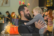 Humanic - Labstelle W1 - Di 27.01.2015 - Fadi MERZA mit (fremdem) Baby, Kleinkind79