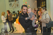 Humanic - Labstelle W1 - Di 27.01.2015 - Fadi MERZA mit (fremdem) Baby, Kleinkind82