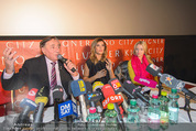 Elisabetta Canalis PK und Autogrammstunde - Lugner KinoCity - Mi 11.02.2015 - Elisabetta CANALIS, Richard LUGNER, Cathy LUGNER, Mikrofone1