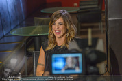 Elisabetta Canalis PK und Autogrammstunde - Lugner KinoCity - Mi 11.02.2015 - Elisabetta CANALIS backstage32