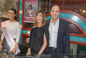 Elisabetta Canalis PK und Autogrammstunde - Lugner KinoCity - Mi 11.02.2015 - Elisabetta CANALIS, Gerald FRIEDE58