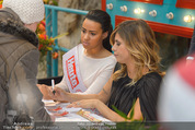 Elisabetta Canalis PK und Autogrammstunde - Lugner KinoCity - Mi 11.02.2015 - Elisabetta CANALIS mit Giotto, Opernballprinzessin Vanessa68
