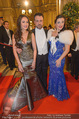 Opernball 2015 - Feststiege - Wiener Staatsoper - Do 12.02.2015 - Olga BEZSMERTNA, Aida GARIFULLINA, KS ALVAREZ27