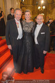 Opernball 2015 - Feststiege - Wiener Staatsoper - Do 12.02.2015 - Andreas und Desiree TREICHL-STRGKH, Dominique MEYER46