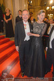 Opernball 2015 - Feststiege - Wiener Staatsoper - Do 12.02.2015 - Andreas und Desiree TREICHL-STRGKH47