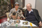 LisaFilm Faschingsfest - FilmCafe - Di 17.02.2015 - Christiane HÖRBIGER mit ihren Möpsen (Hunde), Karl SPIEHS1