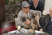 LisaFilm Faschingsfest - FilmCafe - Di 17.02.2015 - Christiane HÖRBIGER mit ihren Möpsen (Hunde)5