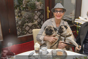 LisaFilm Faschingsfest - FilmCafe - Di 17.02.2015 - Christiane HÖRBIGER mit ihren Möpsen (Hunde)8