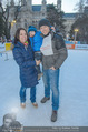 Promi Eisstockschießen - Rathausplatz - Mo 23.02.2015 - Alex LIST mit Tanja und Sohn Felix27