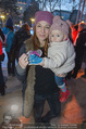 Promi Eisstockschießen - Rathausplatz - Mo 23.02.2015 - Regina KAIL mit Tochter Nana41