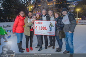 Promi Eisstockschießen - Rathausplatz - Mo 23.02.2015 - Gruppenfoto mit Scheck43