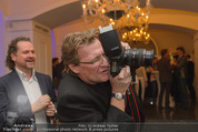 Filmball Cocktail - Kempinski Vienna - Do 12.03.2015 - Herbert WALLNER (Kamera, beim Fotografieren)23