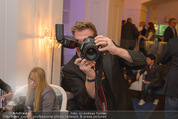 Filmball Cocktail - Kempinski Vienna - Do 12.03.2015 - Herbert WALLNER (Kamera, beim Fotografieren)24