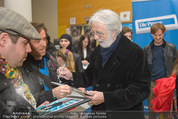 Kinopremiere ´Ma Folie´ - Urania Kino - Di 24.03.2015 - Michael HANEKE gibt Autogramme28