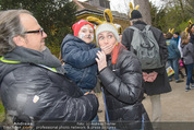 Lindt Osterhasensuche - Schönbrunn - So 29.03.2015 - Adriana ZARTL, Andreas (STICH), Sohn Luca17