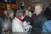 Amadeus - Red Carpet - Volkstheater - So 29.03.2015 - Herbert GRNEMEYER gibt Autogramme90