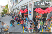 Seminaked - Desigual - Mi 17.06.2015 - Schlange vor dem Geschft (ca. 200 Personen)48