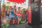 Seminaked - Desigual - Mi 17.06.2015 - Start, Einlass, Shoppingbeginn, Sturm aufs Geschft78