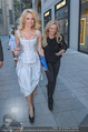 Pamela Anderson Shoppingtour - Innenstadt Wien - Do 18.06.2015 - Pamela ANDERSON spaziert durch Wien Vienna mit Weinglas46