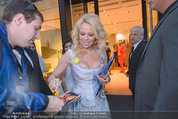 Pamela Anderson Shoppingtour - Innenstadt Wien - Do 18.06.2015 - Pamela ANDERSON spaziert durch Wien Vienna mit Weinglas59