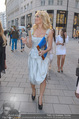 Pamela Anderson Shoppingtour - Innenstadt Wien - Do 18.06.2015 - Pamela ANDERSON spaziert durch Wien Vienna mit Weinglas71