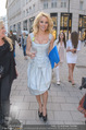 Pamela Anderson Shoppingtour - Innenstadt Wien - Do 18.06.2015 - Pamela ANDERSON spaziert durch Wien Vienna mit Weinglas72