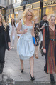 Pamela Anderson Shoppingtour - Innenstadt Wien - Do 18.06.2015 - Pamela ANDERSON spaziert durch Wien Vienna mit Weinglas76